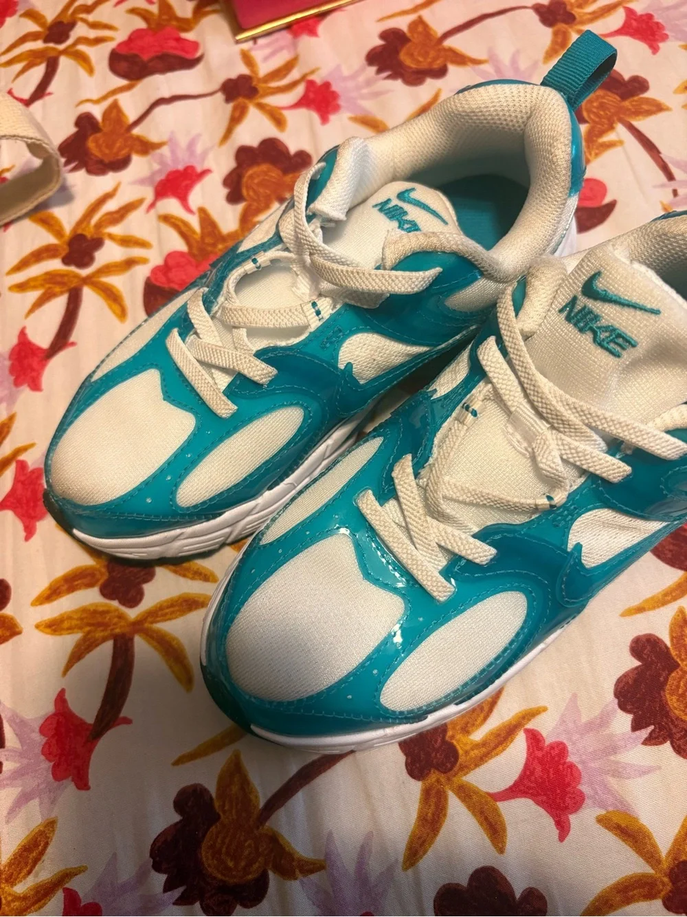 Nike kids low